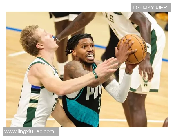 开拓者与雄鹿在第四节的激烈对决展现了篮球的魅力与团队精神